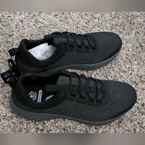*NWT* Black sneakers for men